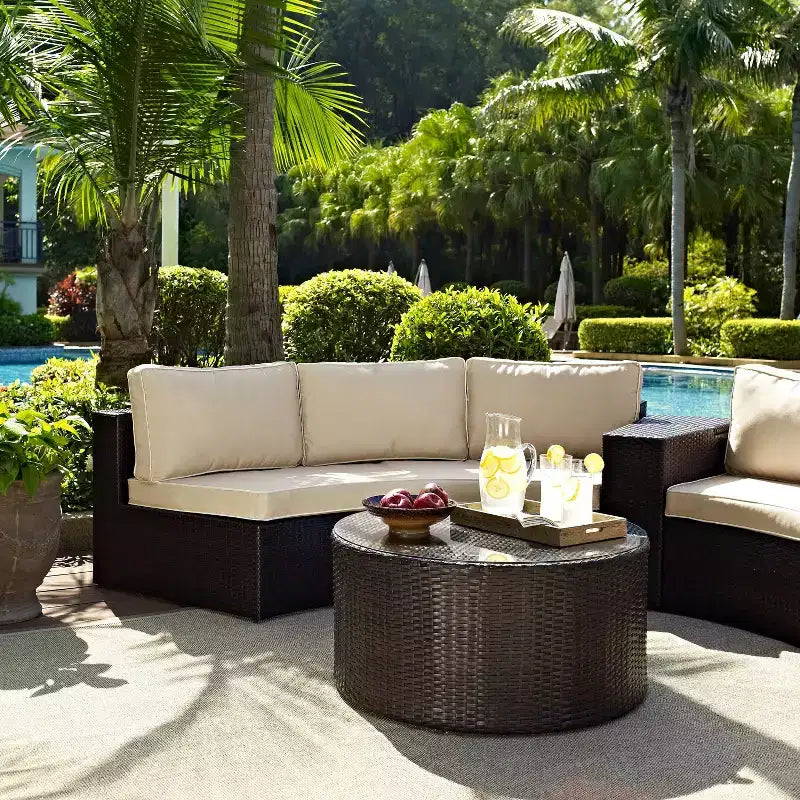 Ensemble sectionnel d'extérieur Catalina 2 pièces en osier : Canapé de patio et table basse modernes, Résistant aux UV, Tressé à la main, Cadre en acier