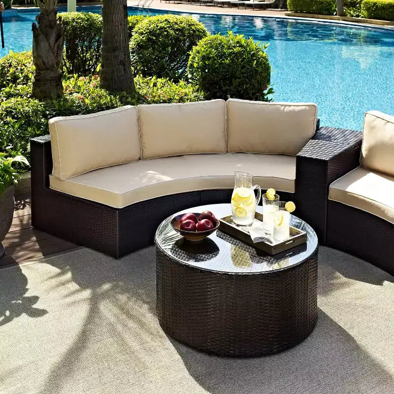 Ensemble sectionnel d'extérieur Catalina 2 pièces en osier : Canapé de patio et table basse modernes, Résistant aux UV, Tressé à la main, Cadre en acier