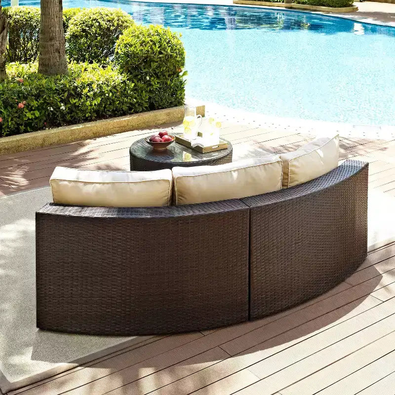 Ensemble sectionnel d'extérieur Catalina 2 pièces en osier : Canapé de patio et table basse modernes, Résistant aux UV, Tressé à la main, Cadre en acier