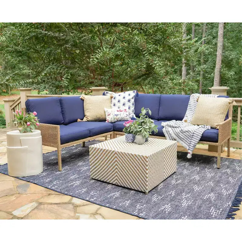 Ensemble sectionnel en osier 5 pièces Leisure Made Riviera avec tissu bleu marine