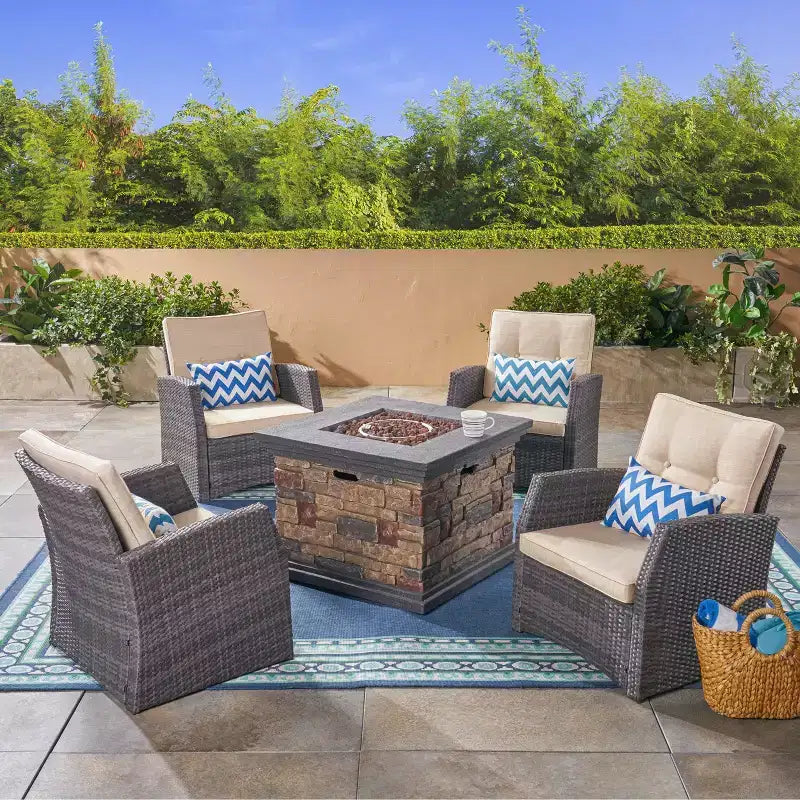 Christopher Knight Home Malvern Ensemble de 5 fauteuils et de foyer d'extérieur en osier avec coussins