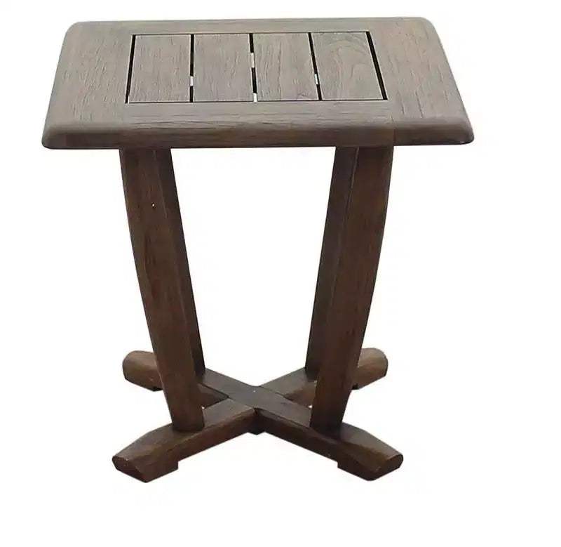 Ensemble de conversation d'extérieur Avalon en teck FSC 3 pièces de Courtyard Casual comprenant : deux fauteuils pivotants et une table d'appoint carrée.