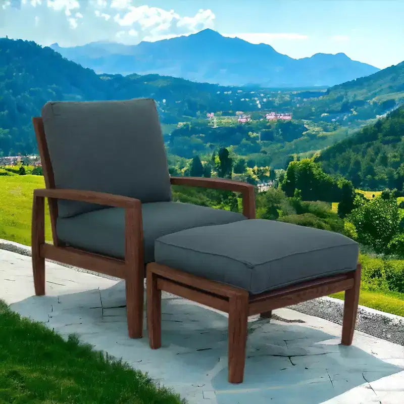 Ensemble fauteuil club et ottoman 2 pièces Courtyard Casual Avalon en teck certifié FSC