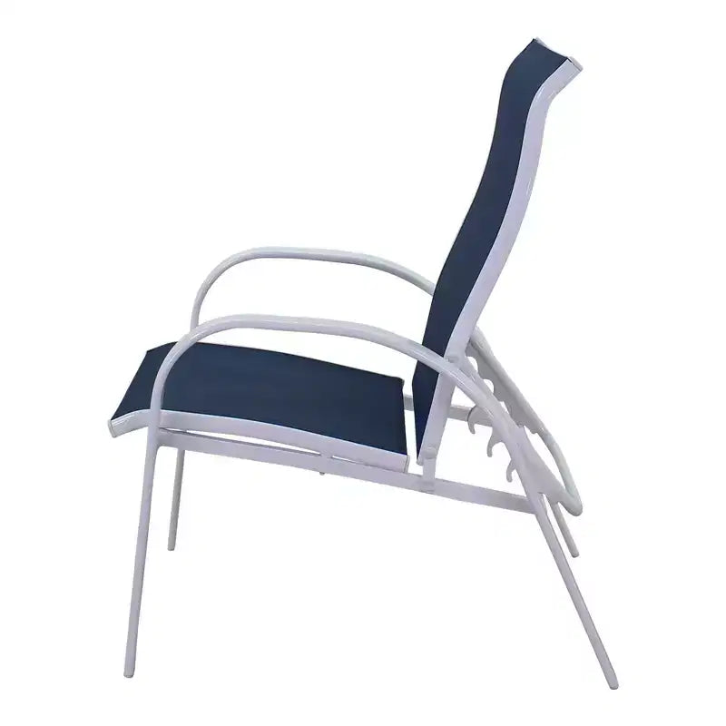 Ensemble de chaises longues de jardin 5 pièces Courtyard Casual Santa Fe avec ottomans Comprend deux chaises longues inclinables et deux ottomans et une table d'appoint