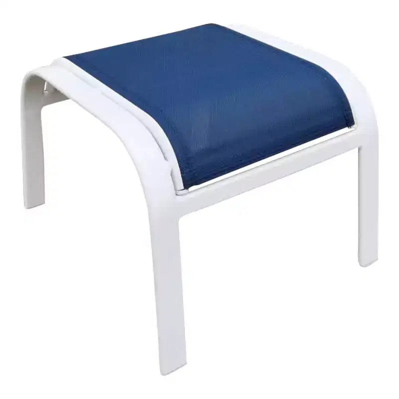 Ensemble de chaises longues de jardin 5 pièces Courtyard Casual Santa Fe avec ottomans Comprend deux chaises longues inclinables et deux ottomans et une table d'appoint