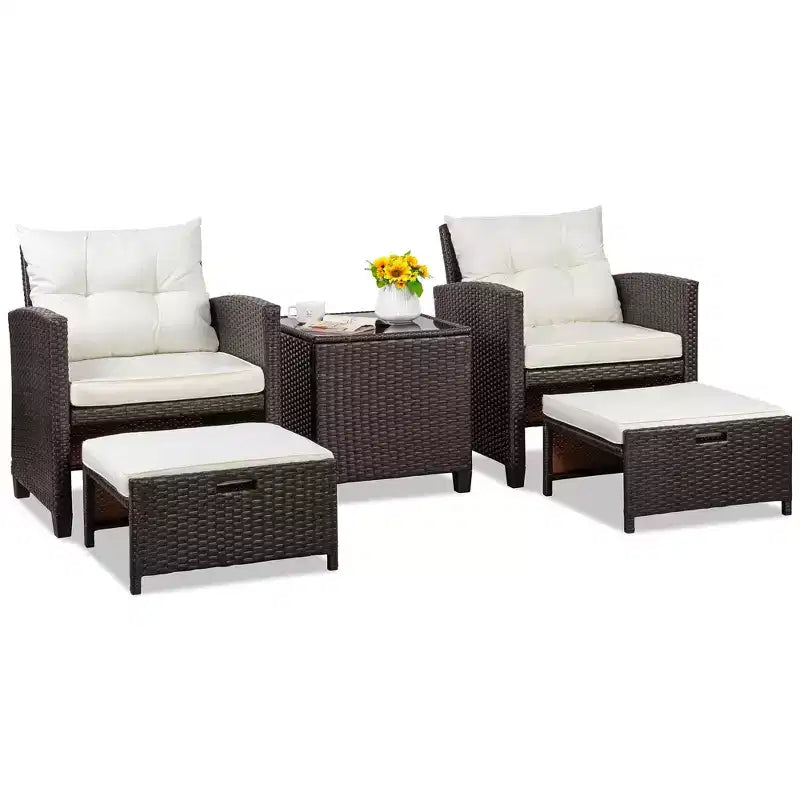 Celebalcony Ensemble de mobilier de jardin 5 pièces, 2 chaises de patio en rotin d'osier PE avec coussins, poufs et table en verre pour porche, jardin, blanc cassé
