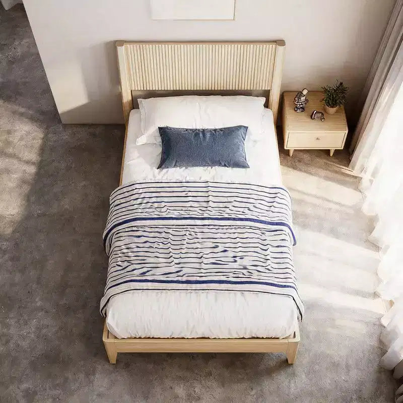 Cadre de lit simple en bois massif avec tête de lit à barreaux