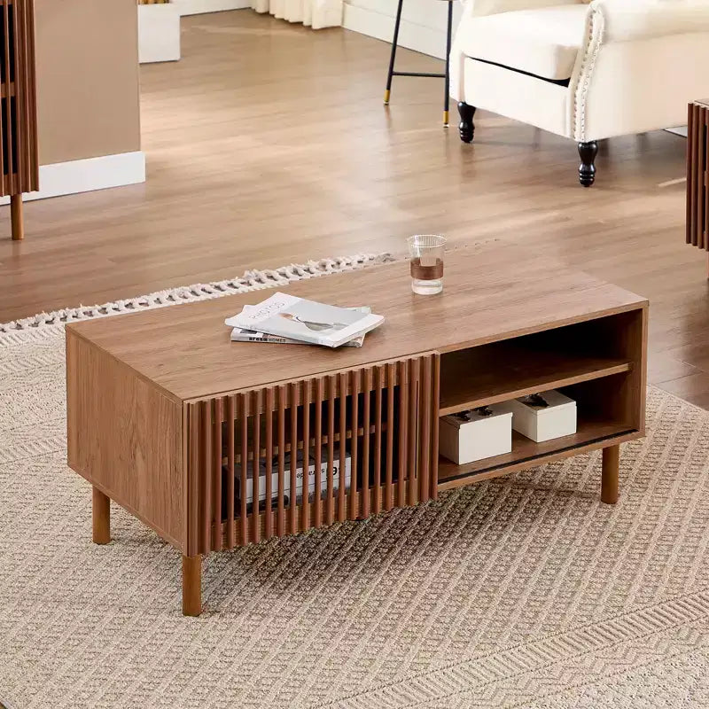 Table basse moderne avec rangement - Portes coulissantes cannelées de 44 po et étagères latérales doubles