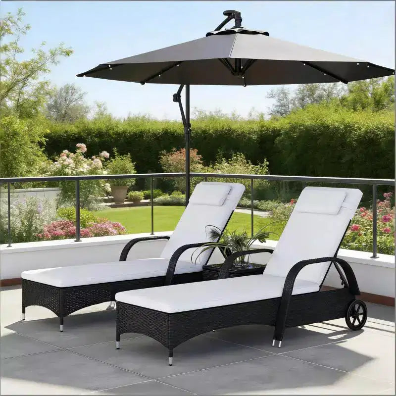 Ensemble de 3 chaises longues d'extérieur en rotin et fer Sunvale GDFStudio avec table
