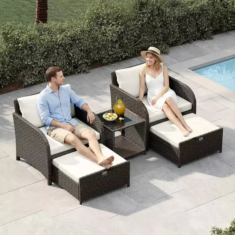Ensemble de mobilier de jardin 5 pièces en rotin PE GustoWave, ensemble de sièges d'extérieur en osier avec poufs et table en verre, ensemble de conversation tout temps pour balcon de jardin