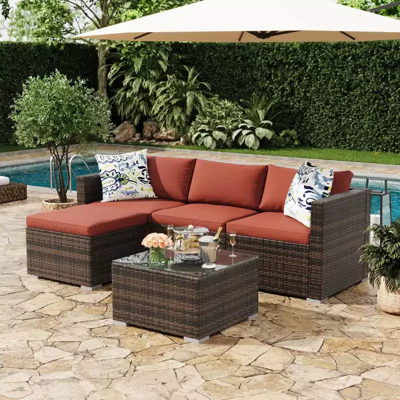 Ensemble de conversation d'extérieur 5 pièces GustoWave, canapé d'angle en rotin avec table en verre et coussins décoratifs
