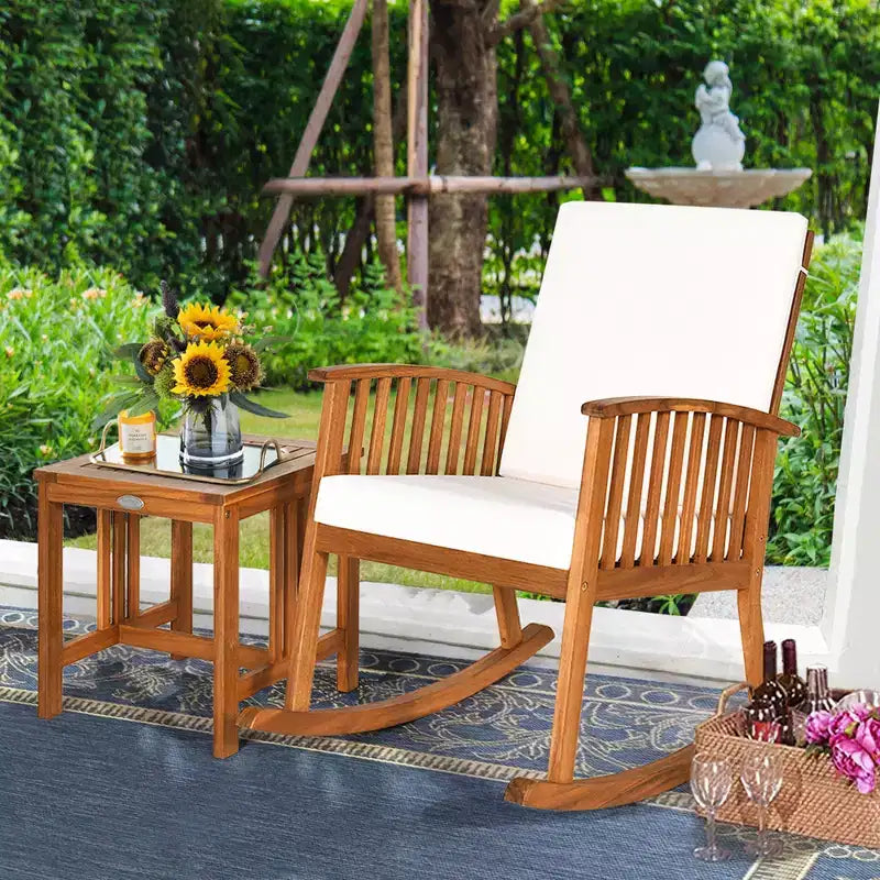 Ensemble de 2 chaises à bascule de patio en bois d'acacia Costway avec table basse et coussins