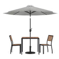 Ensemble de table de patio 5 pièces Emma et Oliver - Chaises empilables en faux teck synthétique - Table en faux teck - Parasol avec base