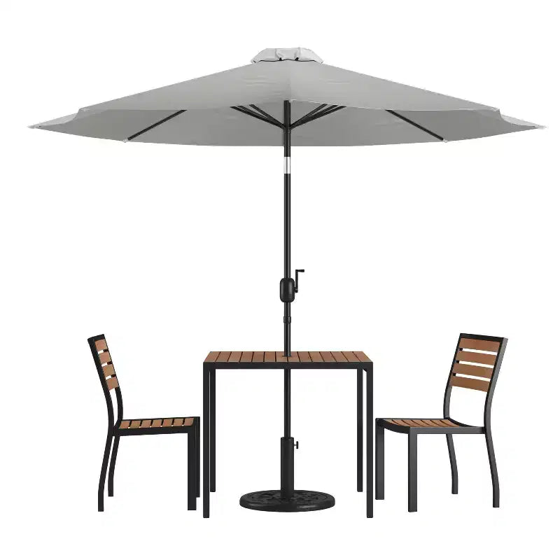 Ensemble de table de patio 5 pièces Emma et Oliver - Chaises empilables en faux teck synthétique - Table en faux teck - Parasol avec base