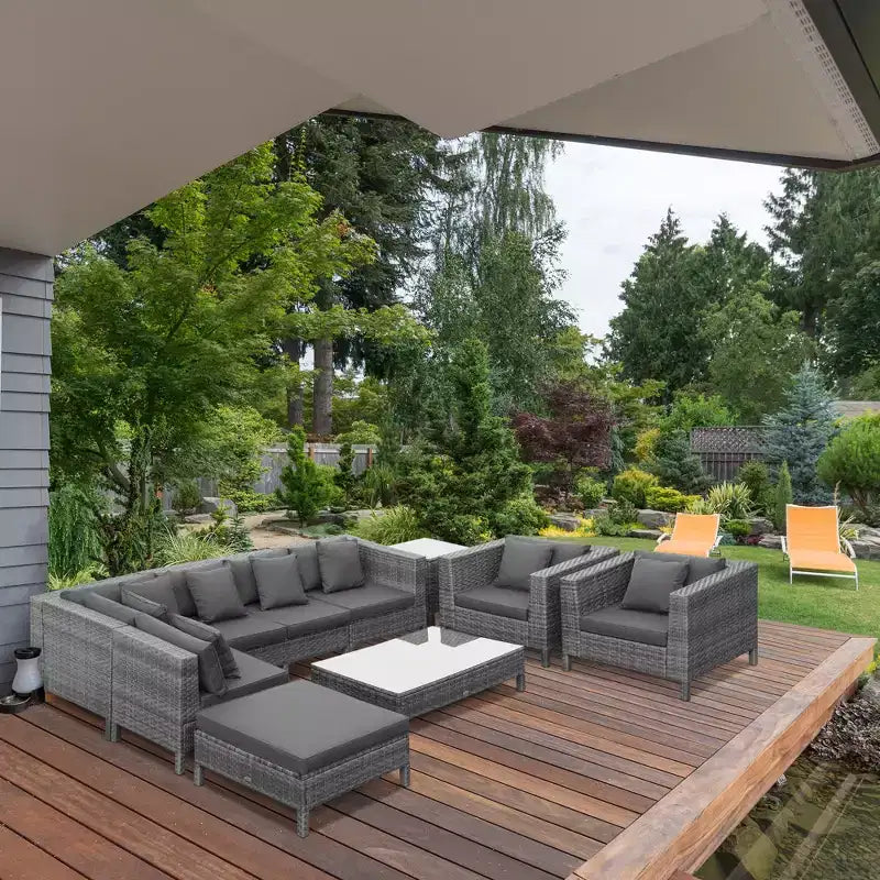 Outsunny Ensemble de mobilier de patio sectionnel d'extérieur en rotin et osier 9 pièces avec design moderne, coussins épais et doux, repose-pieds et table basse