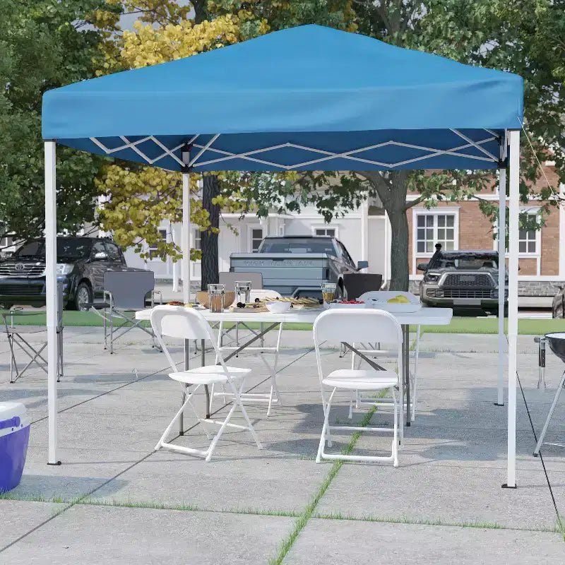 Ensemble tente de réception/événement portable Flash Furniture – Tente pop-up de 2,4 x 2,4 m, table pliante en deux de 1,8 m, lot de 4 chaises pliantes